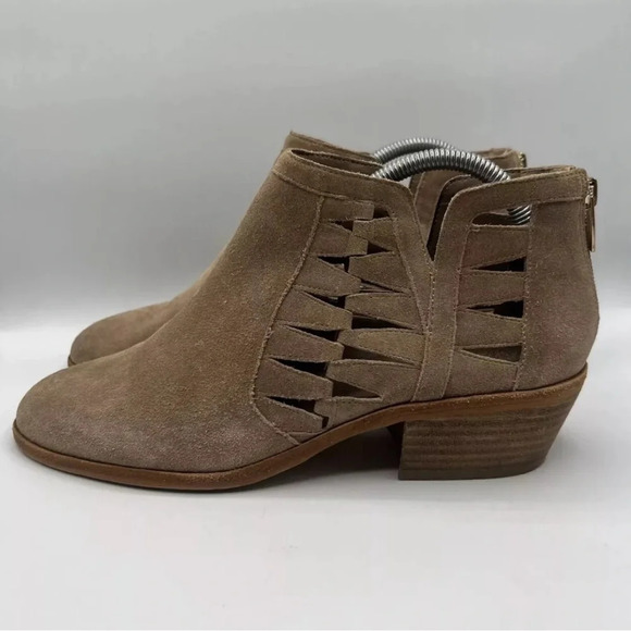 Vince Camuto Women’s 10 M Taupe Peera Cut-Out Suede Ankle Booties - Picture 3 of 8